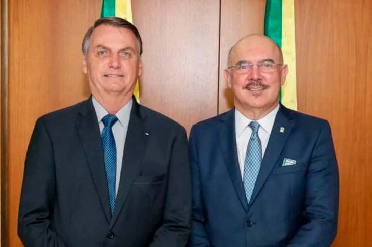 Especialistas acusam Bolsonaro de politizar o piso salarial de professores: ‘Reajuste está previsto em lei’
