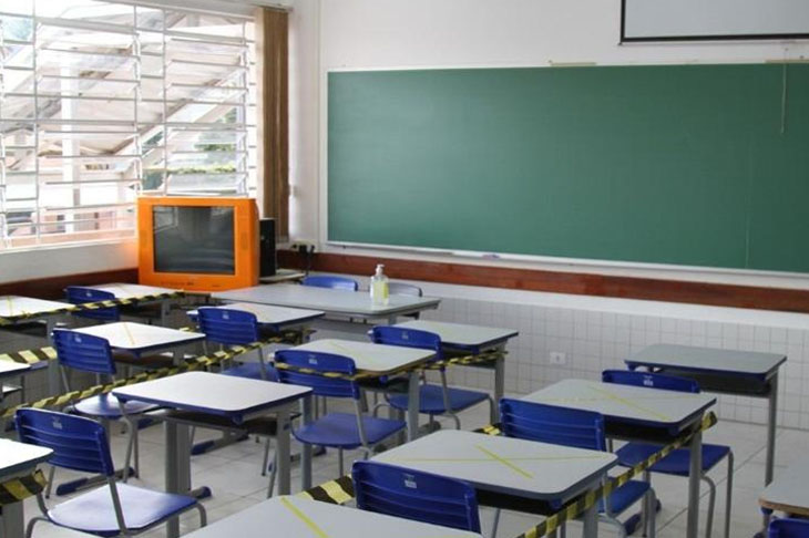 Covid-19: Especialistas recomendam fechamento de escolas por risco elevado