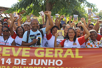 Greve Geral contra Reforma da Previdência movimenta centro de Castro Alves