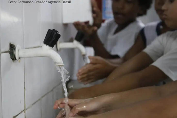 Projeto de lei que obriga o fornecimento de água potável em escolas é aprovado na Câmara dos Deputados