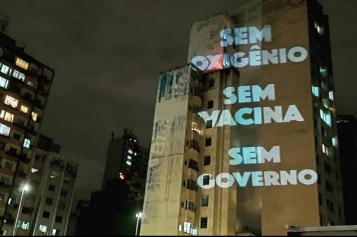 Bolsonaro fala mentiras na TV e é recebido com um grande panelaço