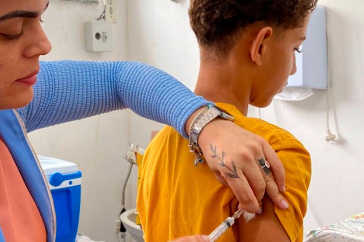 SAÚDE NAS ESCOLAS – Comissão do Senado aprova PL que cria programa de vacinação em escolas