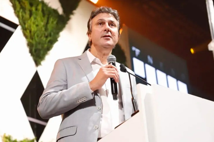 Não há argumento para município não pagar piso ao professor, diz ministro da educação