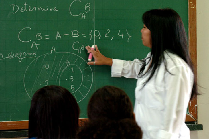 Capes prorroga prazo de cadastro para professores interessados em cursar licenciatura