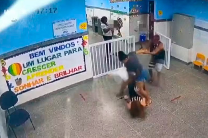 VÍDEO: mãe de aluna agride diretora em escola de ...