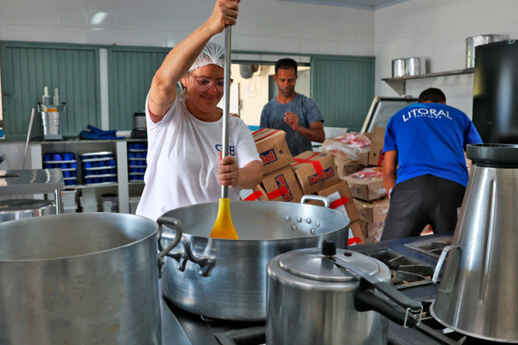 CNTE: PL 2.531/2021 – Piso Salarial Profissional Nacional dos Funcionários da Educação